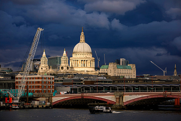 Seasonal weather, St Paul's London, UK - 16 Oct 2019